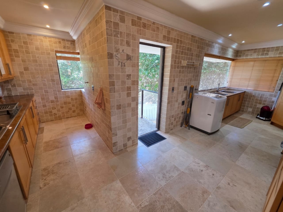 6 Bedroom Property for Sale in Myoli Beach Western Cape